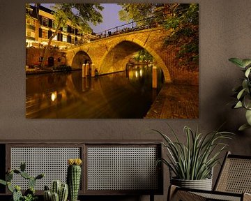 Weesbrug over de Oudegracht in Utrecht van Donker Utrecht