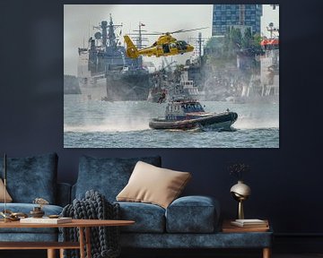 KNRM-Rettungsboot und SAR-Hubschrauber der Küstenwache. von Jaap van den Berg