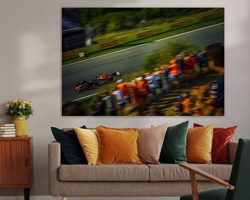 Max Verstappen in actie tijdens de Dutch Grand Prix  2022 van Jan Willem Oldenbeuving
