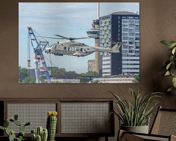 NH-90 helikopter in actie tijdens Wereldhavendagen 2018. van Jaap van den Berg