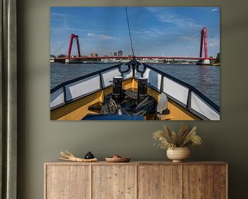 De Willemsbrug in Rotterdam gezien vanaf de zeesleper Alphecca van John Kreukniet