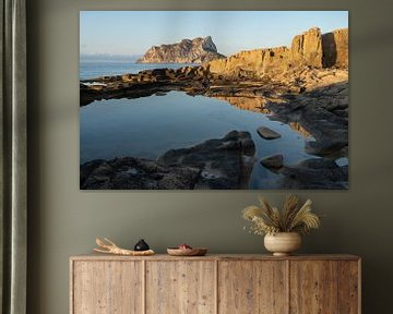 Peñón de Ifach. Felsen spiegeln sich im Mittelmeer 1