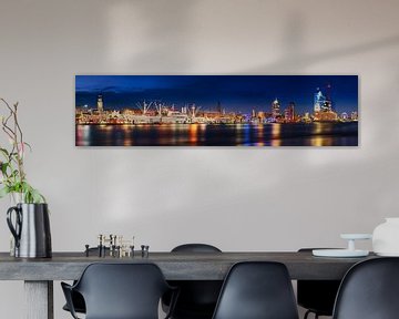 Hamburg skyline met Speicherstadt en Elbphilharmonie. van Voss Fine Art Fotografie