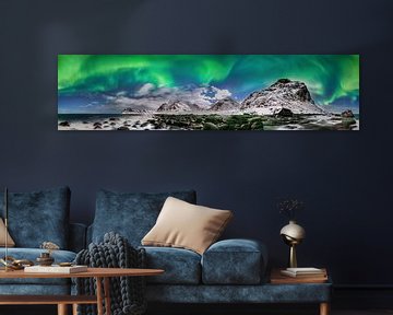 Aurora Borealis bij de zee in Noorwegen. van Voss Fine Art Fotografie