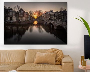 Laatste zonlicht door de Leidsegracht in Amsterdam