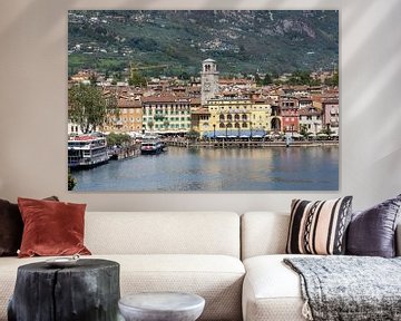 Zicht op Riva del Garda vanaf de Ponale weg van t.ART