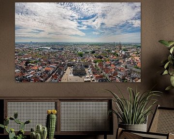 Delft vue d'en haut avec l'Hôtel de Ville au marché pendant l'été sur Sjoerd van der Wal Photographie