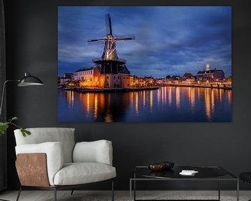 Windmühle de Adriaan in Haarlem während der blauen Stunde von Dick Portegies