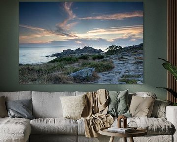 Sonnenuntergang in Castro de Baroña am Meer in Portugal von Joost Adriaanse