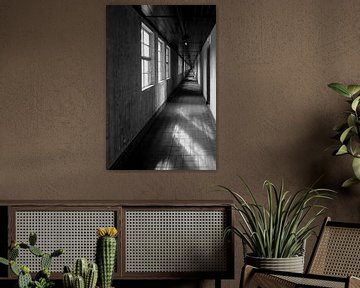 Long couloir abandonné dans la halle du marché central d'Amsterdam