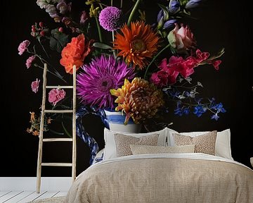 Blumen pflücken in Delfter Blau Vase von INKR ART