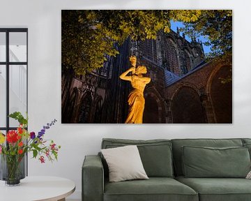 Verzetsmonument op het Domplein in Utrecht voor de Domkerk