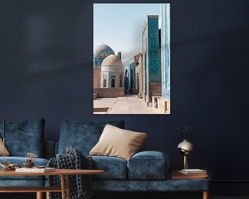 Straatje met mozaïek mausoleums | reisfotografie print | Samarkand, Oezbekistan van Kimberley Jekel