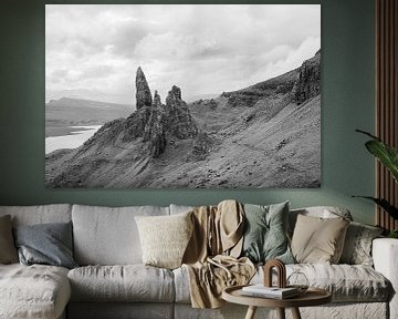 Old Man of Storr Landschaft in Schwarz und Weiß | Isle of Skye , Schottland von Henrike Schenk