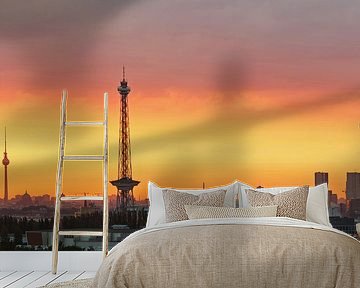 De skyline van Berlijn bij zonsondergang