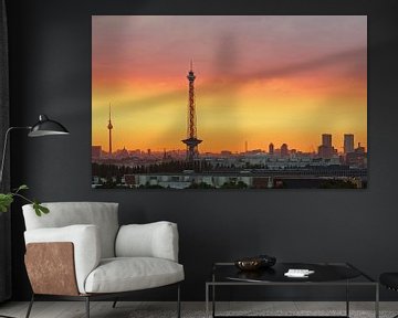 De skyline van Berlijn bij zonsondergang van Frank Herrmann