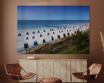 Veel strandstoelen op het strand van de Oostzee van Frank Herrmann