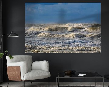 Golven op het strand van het eiland Texel in het Waddenzeegebied van Sjoerd van der Wal