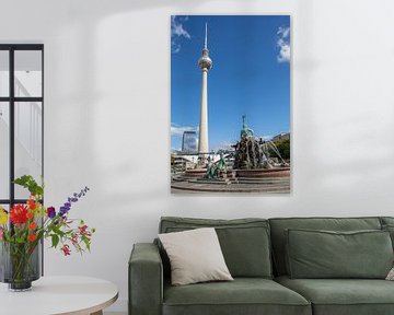 Berlijn - Neptunusfontein en televisietoren op de Alexanderplatz van t.ART
