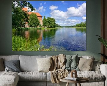 Kasteel van Trakai aan het meer van Galve van Gisela Scheffbuch
