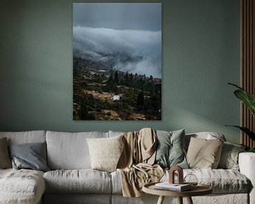 Verzwolgen door de mist - La Punta op het Canarische eiland La Palma van André Post