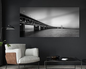 Die Öresundbrücke in schwarz-weiß