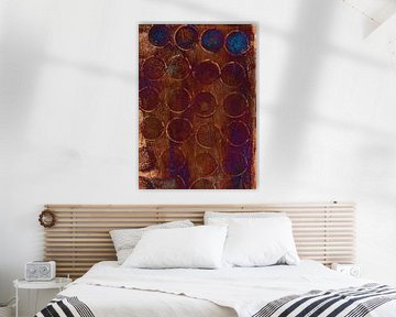 Abstract modern schilderij. Organische vormen in roestbruin en blauw van Dina Dankers