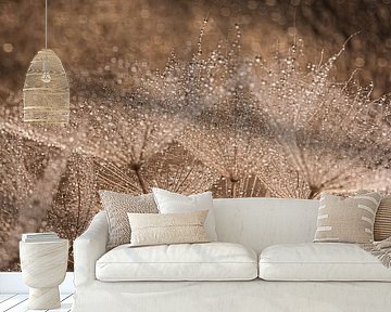 The drops sparkle among the beige, gold and brown tones by Marjolijn van den Berg