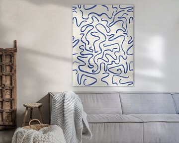 Moderne und abstrakte Linien auf einem Kachelmuster, weiß-blau von Mijke Konijn