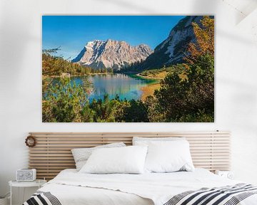 schilderachtig herfstlandschap Seebensee en Zugspitze bergtop van SusaZoom