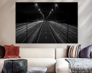 Autobahn bei Nacht (schwarz/weiß) von Sebastian Stef