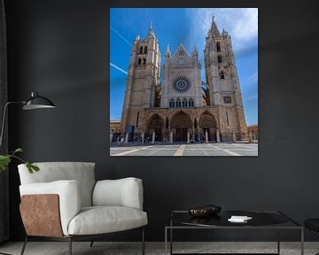 Vue de face de la cathédrale de Léon en Espagne