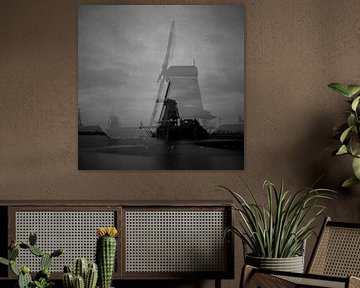 Le Zaanse Schans au crépuscule en noir et blanc. sur Zaankanteropavontuur