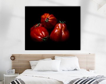 Nature morte élégante aux tomates sur SO fotografie