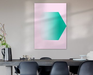 Geometrische vorm, groen kleurverloop tegen een zachtroze achtergrond van Studio Allee