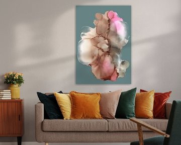 Kleurrijk, modern abstract aquarel in roze en bruintinten tegen een groengrijze achtergrond van Studio Allee