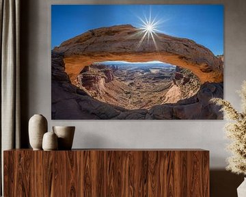 Le soleil caresse l'arche Mesa à Canyon Lands sur Gerry van Roosmalen