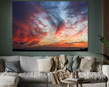 Bijzondere lucht met dreigende wolken na zonsondergang van Art by Fokje