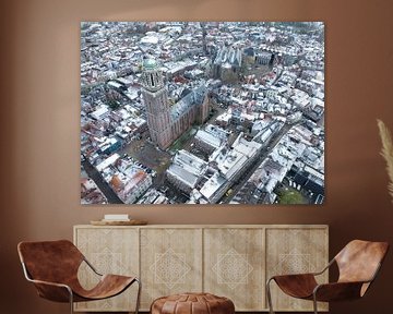 Tour de l'église Peperbus vue par drone du matin froid dans la ville de Zwolle sur Sjoerd van der Wal Photographie