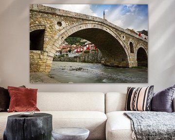 das Wahrzeichen von Prizren: die antike Steinbogenbrücke von Besa Art