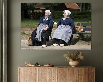 Hollandse boerinnen in klederdracht. van Wim van Gerven