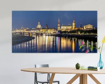 Dresden - Panorama der historischen Skyline an der Elbe