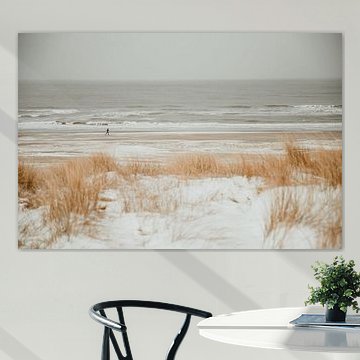 Coureur sur la plage d'hiver de Noordwijk