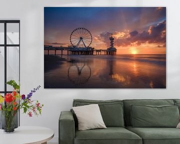 Le soleil se couche sur la plage de Scheveningen sur Arno Prijs