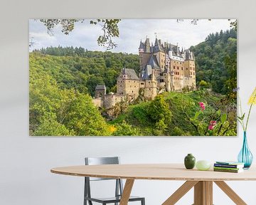 Burg Eltz in de Moezelregio in Duitsland van Jessica Lokker