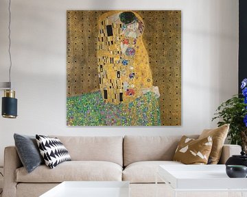 Geïnspireerd op de Kus van Gustav Klimt, in donkerbruin met geometrisch patroon van Dina Dankers