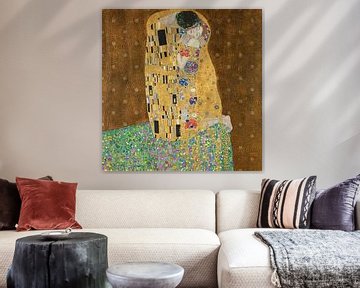 Geïnspireerd door de Kus van Gustav Klimt, in donker goud met geometrisch patroon. van Dina Dankers