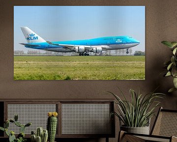 Landende KLM Boeing 747-400M jumbojet. van Jaap van den Berg