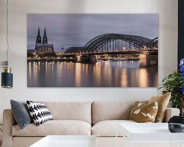 Le Dom et le pont Hohenzollern à Cologne, Allemagne