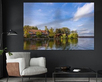 Uitzicht over het Breiter Luzinmeer naar de stad Feldberg van Rico Ködder